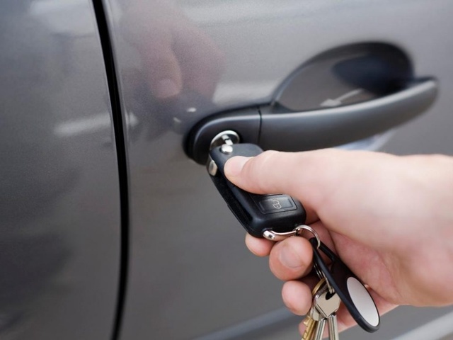 Como reparar a fechadura da porta do seu carro em 2 métodos fáceis