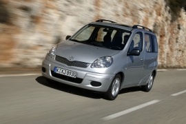 TOYOTA Yaris Verso 2003 2007